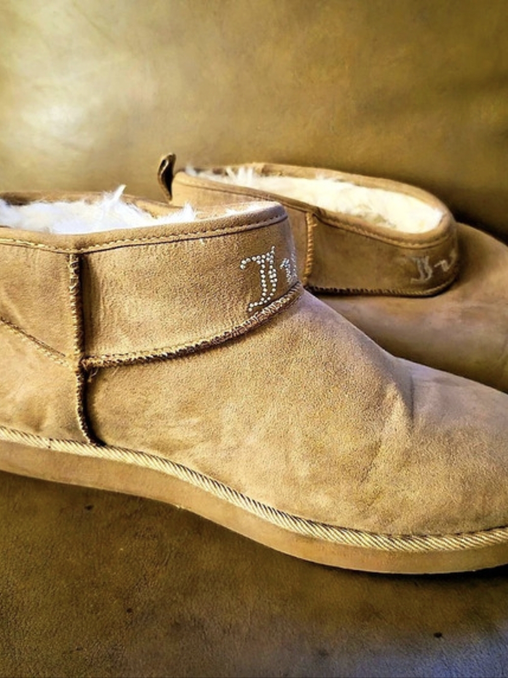 Juicy Couture Ankle Boot Kerri Crystal Logo Faux Suede Faux Fur Size 10 Slip Ons